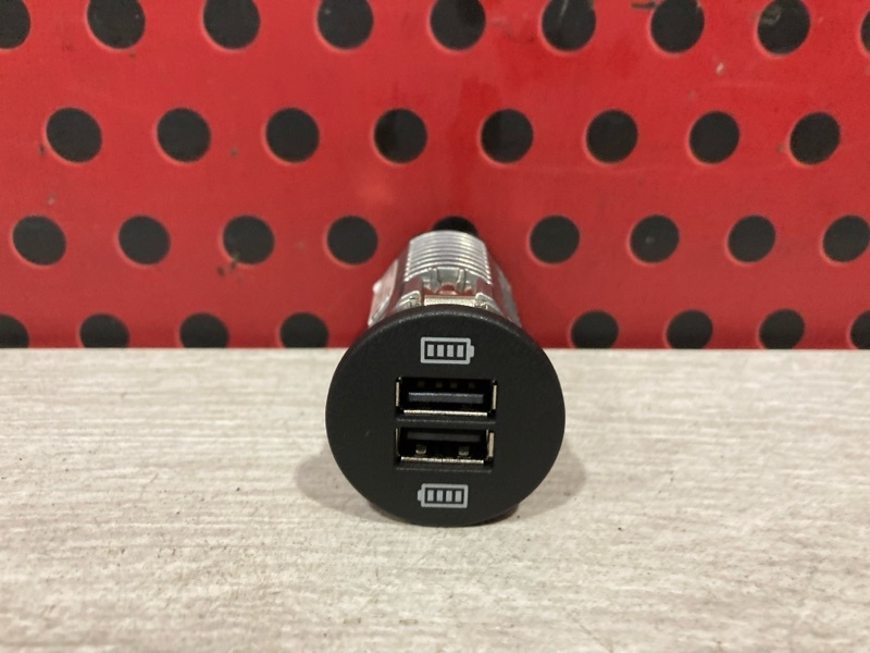 Разъем AUX / USB к Porsche Macan 2016
