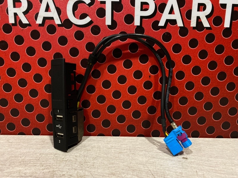 Разъем AUX / USB к Mercedes-Benz S-klasse 2015