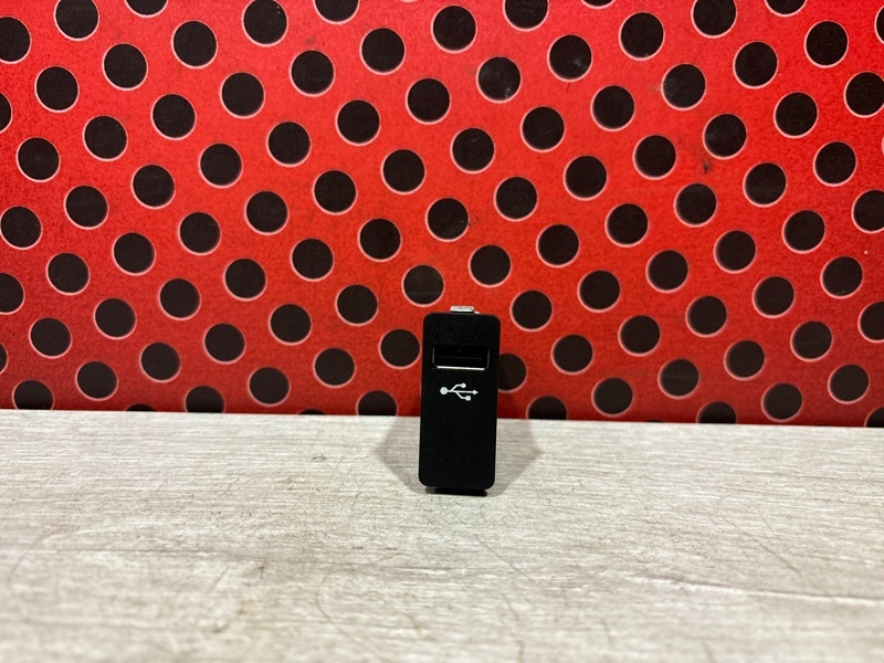 Разъем AUX / USB к BMW X1 2019