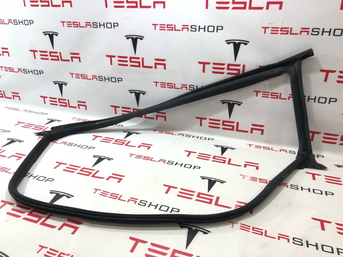 Уплотнитель к Tesla Model 3 2022