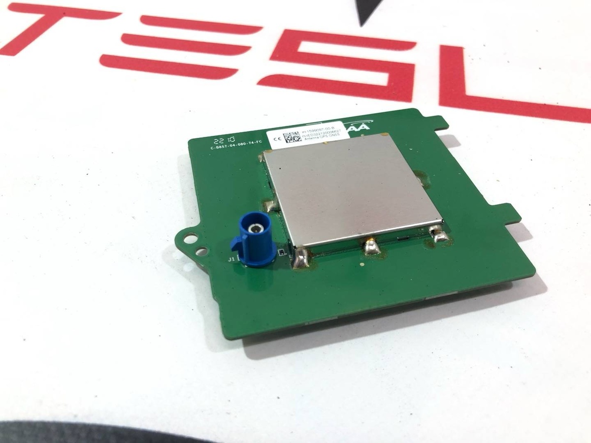 Антенна  к Tesla Model 3 2022