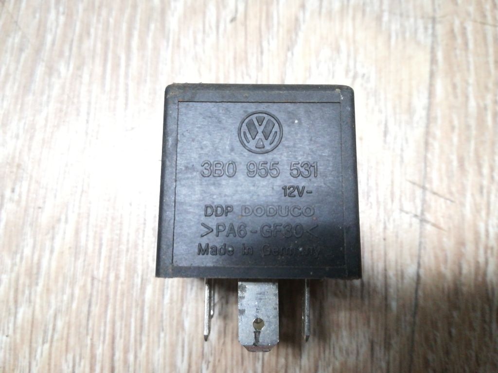Реле вентилятора к Volkswagen Passat 1998
