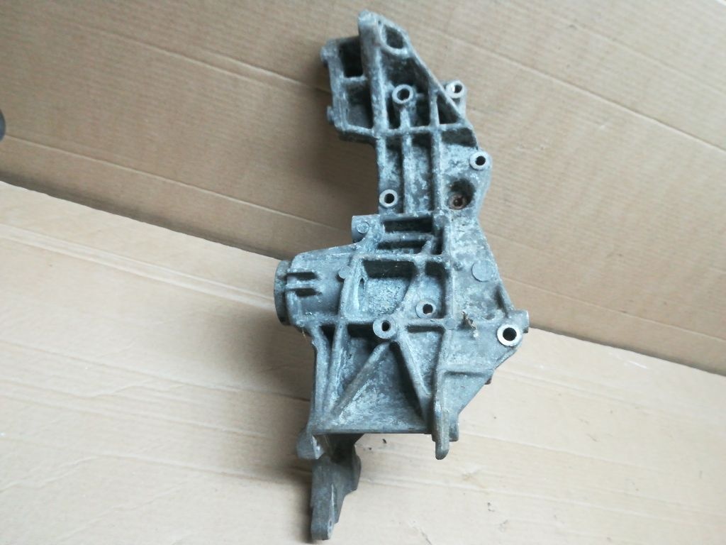 Кронштейн генератора к Audi A4 1999