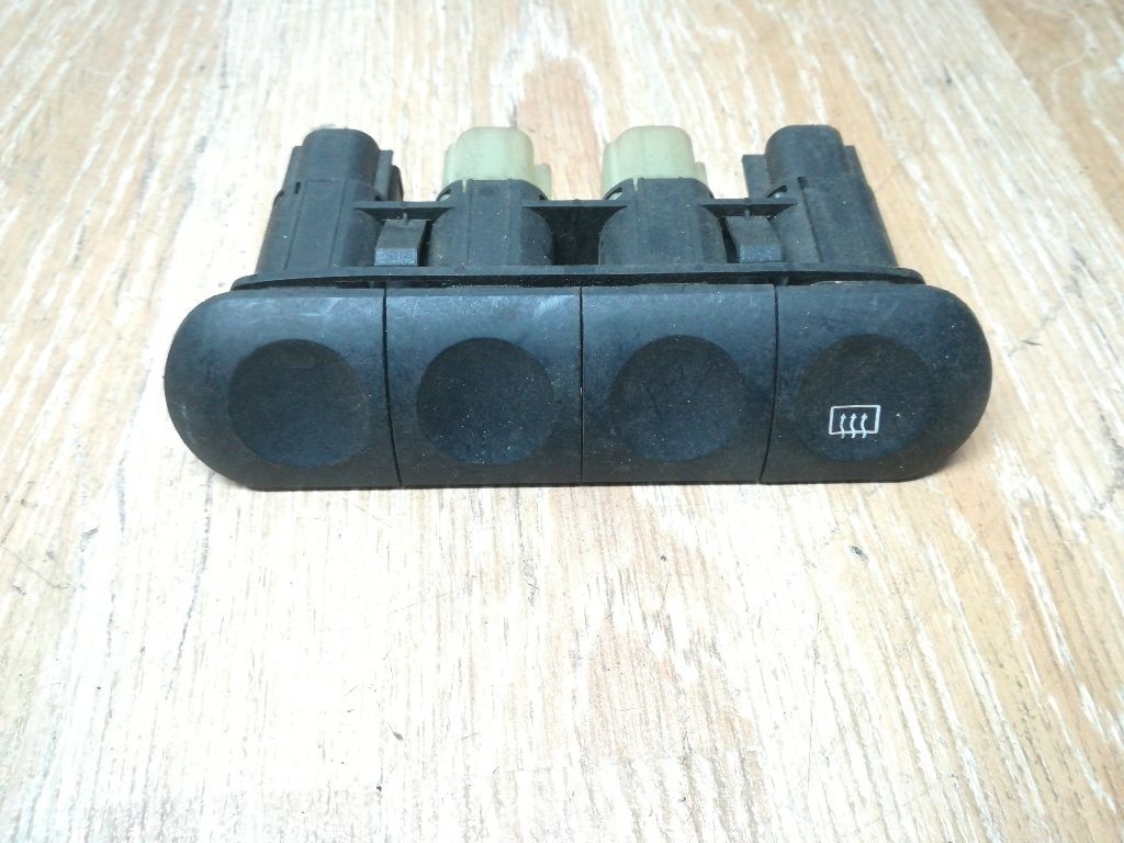 Кнопка  к Ford Cougar 2001