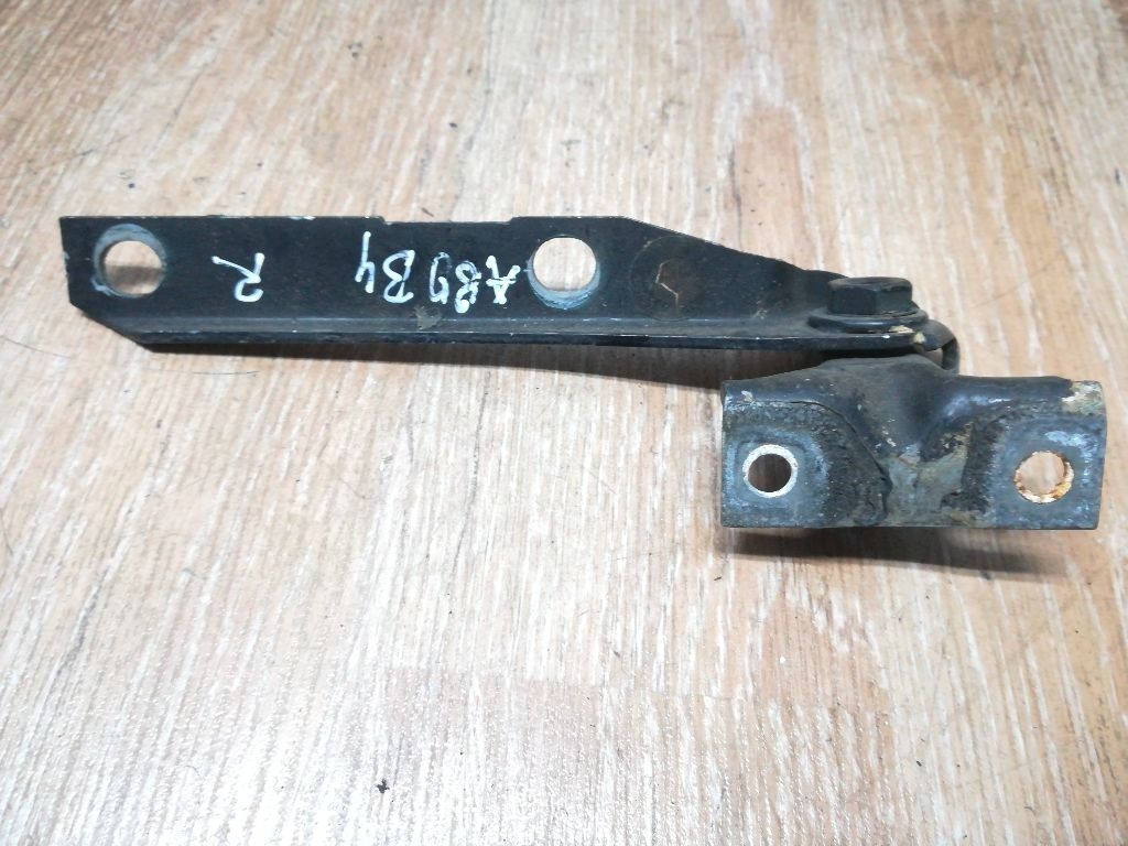 Петля капота к Audi 80 1996
