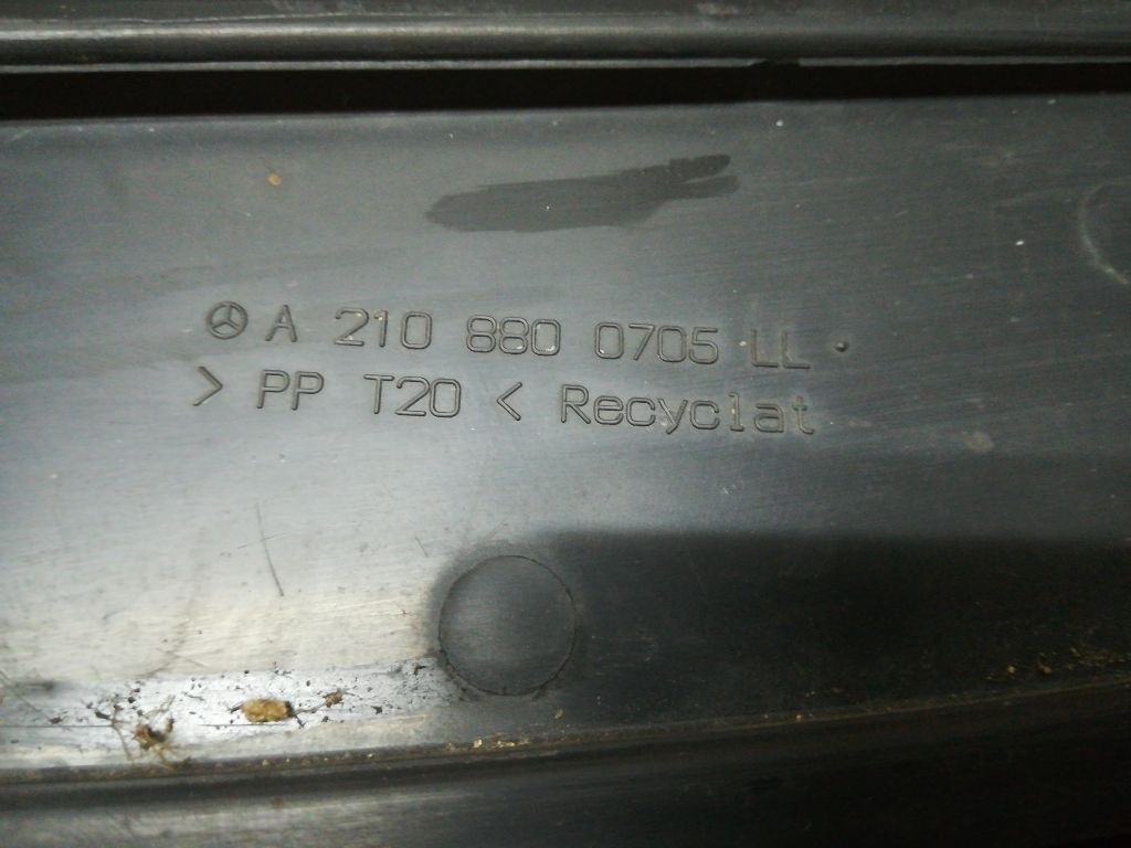 Решетка капота к Mercedes-Benz e 2001