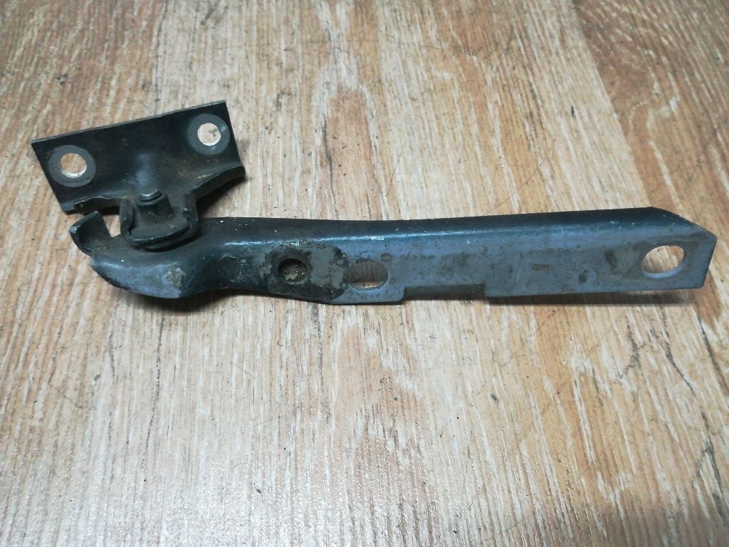 Петля капота к Audi 80 1996