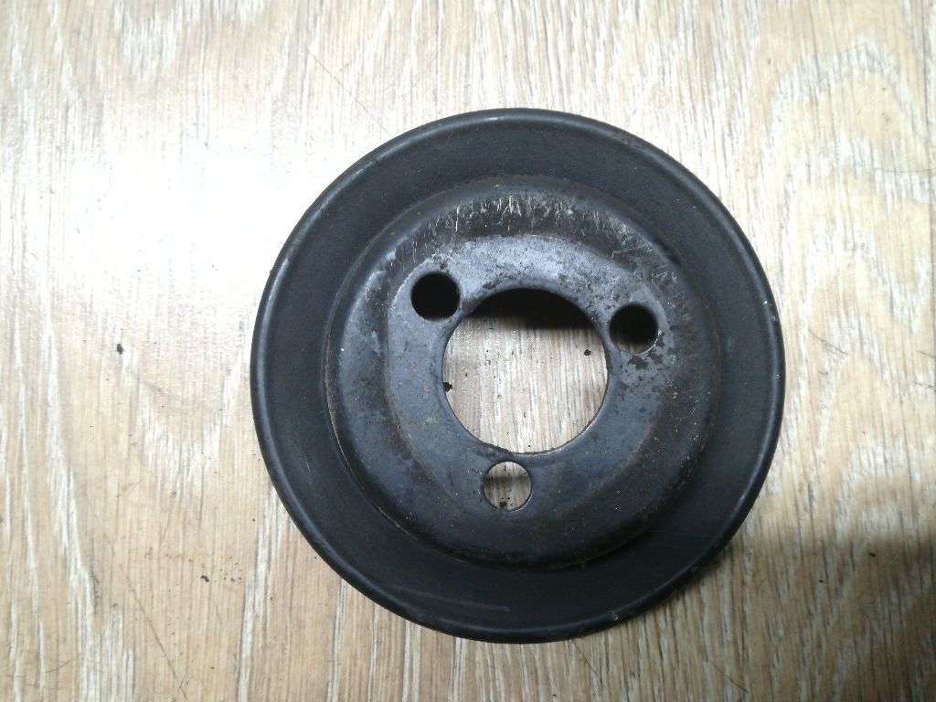 Шкив помпы к Audi 80 1995