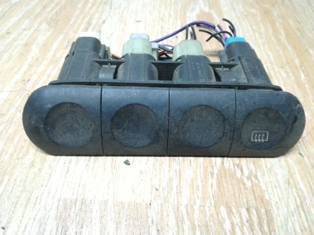 Кнопка  к Ford Cougar 2001