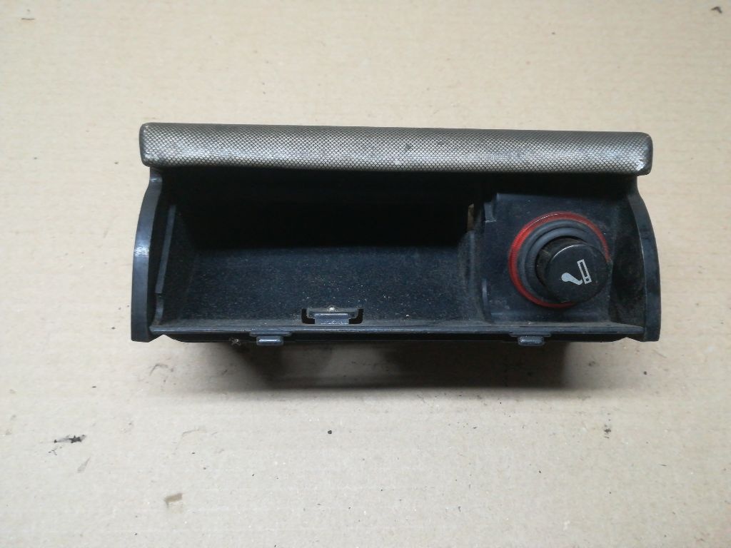 Пепельница к Volkswagen Passat 1999