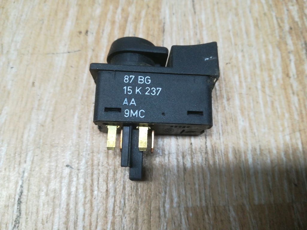 Кнопка противотуманных фар к Ford Sierra 1990