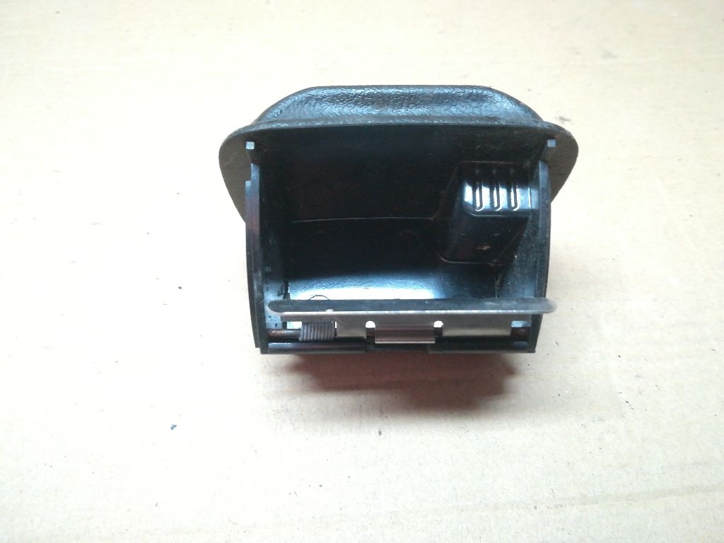 Пепельница к Ford Escort 1995