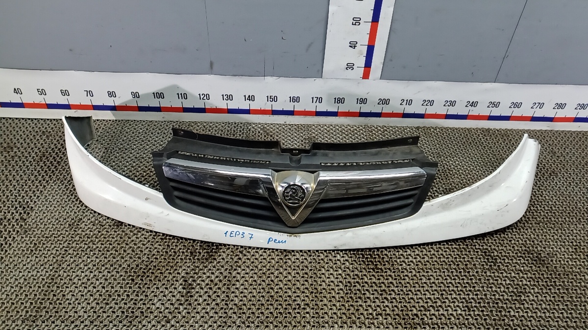 Решетка радиатора к Opel Vivaro 2008