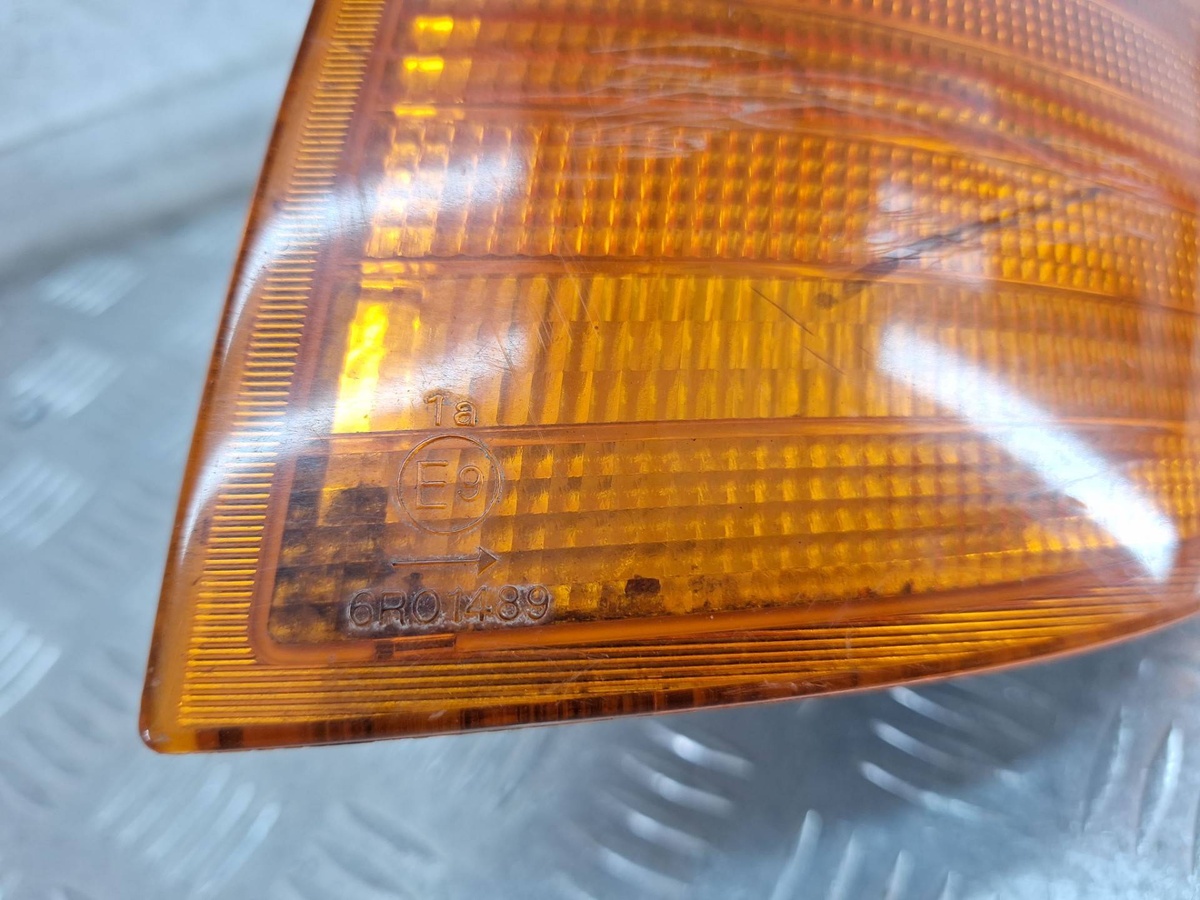 Поворотник левый к Mercedes-Benz Vito 2000