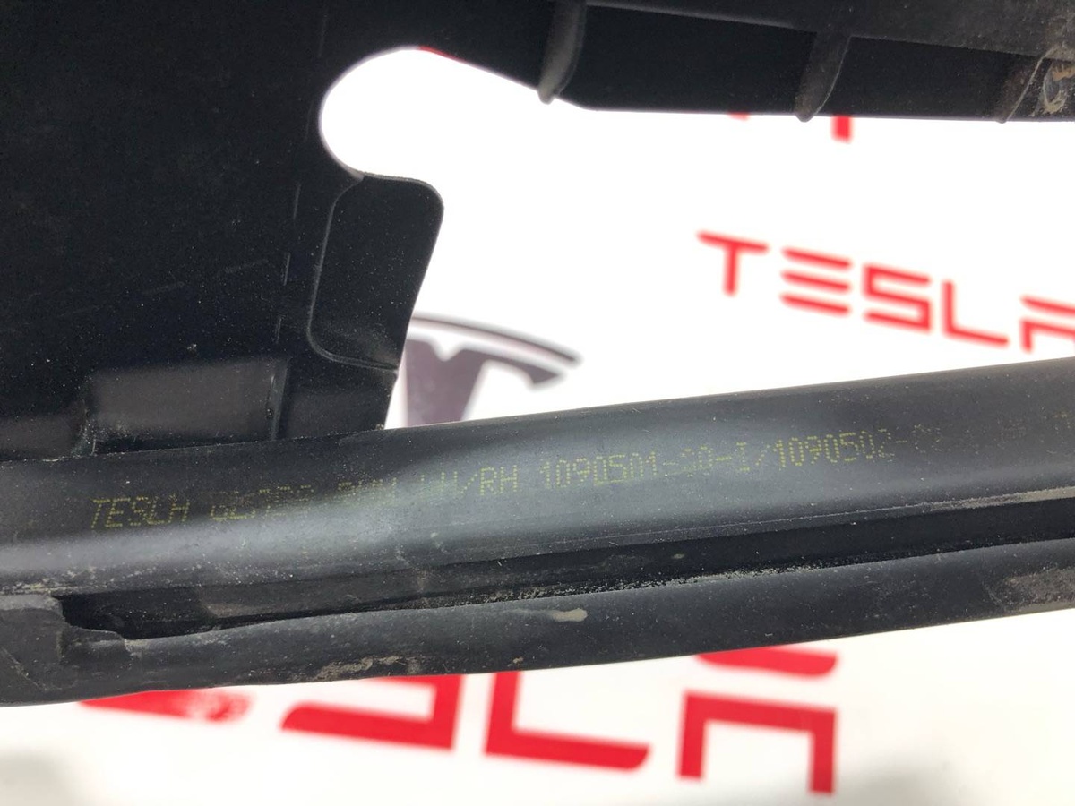 Уплотнитель к Tesla Model 3 2022