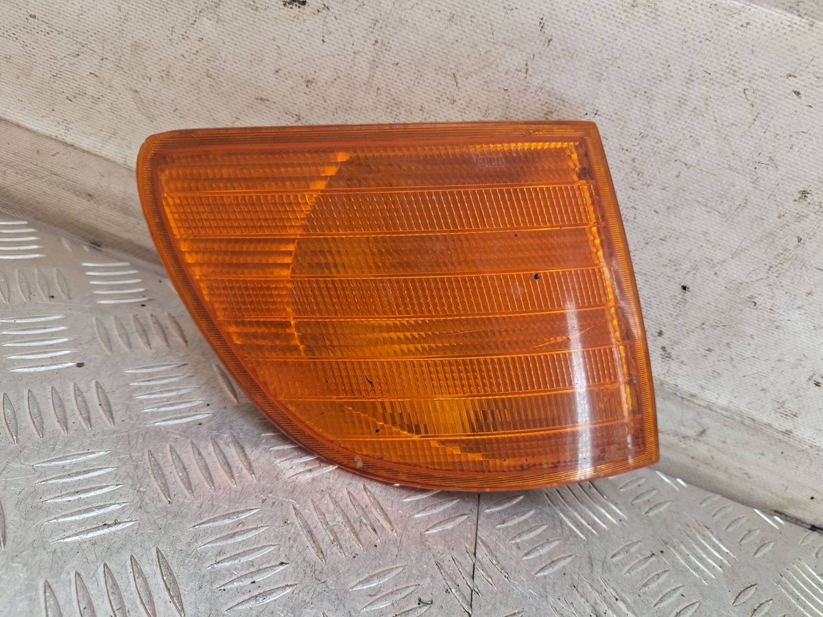 Поворотник правый к Mercedes-Benz Vito 2000