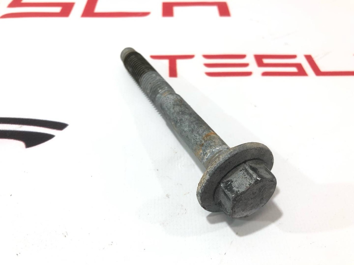 Болт к Tesla Model 3 2022