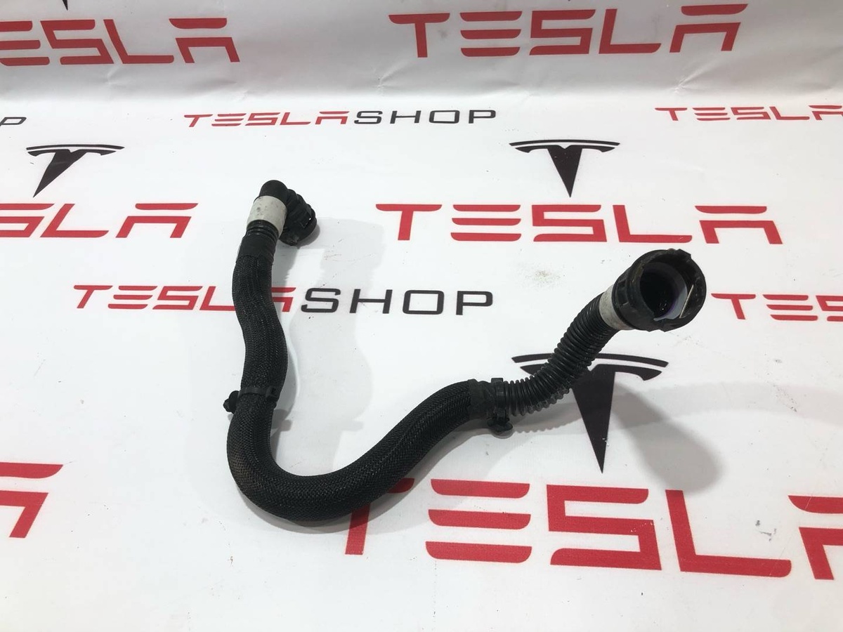 Патрубок радиатора к Tesla Model 3 2022