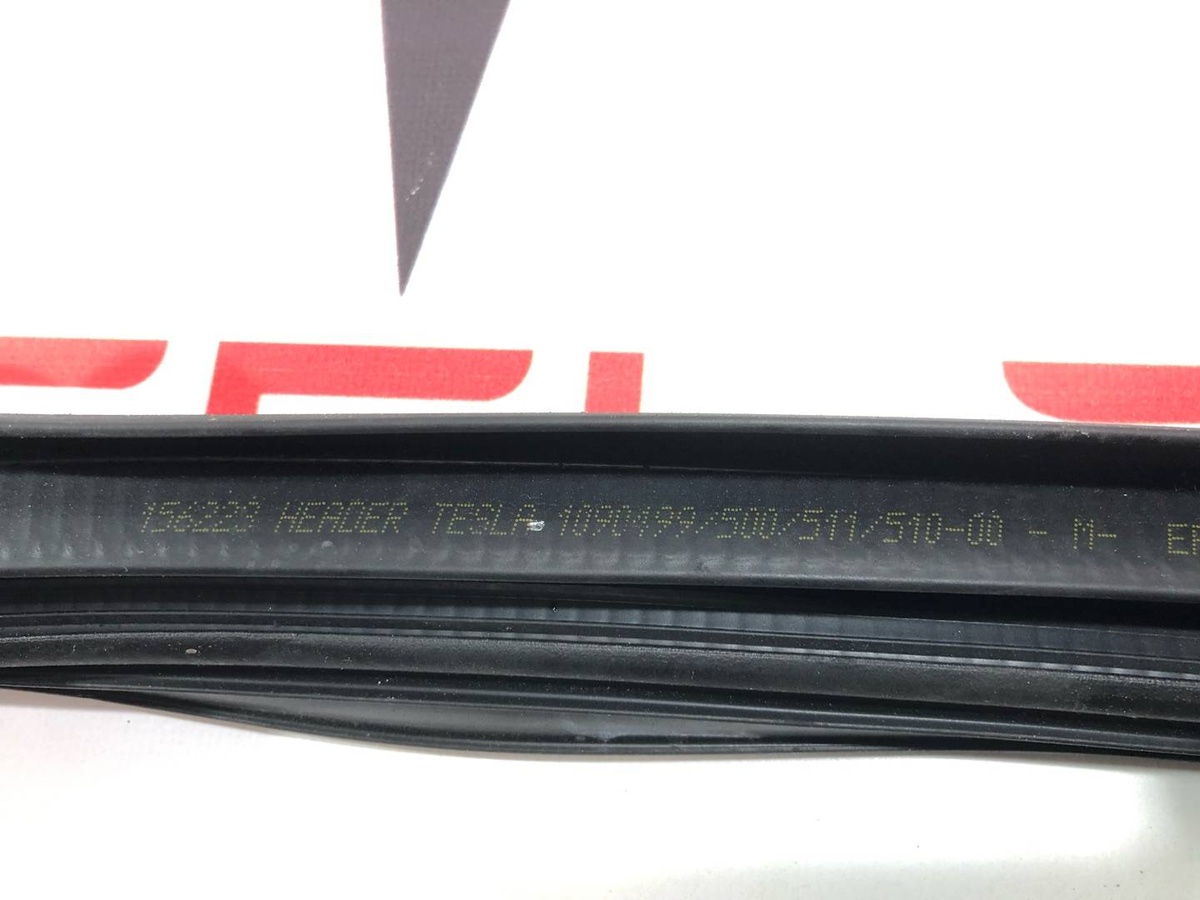 Уплотнитель к Tesla Model 3 2022