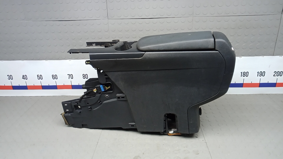 Подлокотник к Peugeot 3008 2010