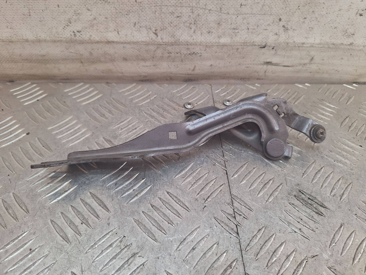 Петля капота левая к Mazda 6 2004