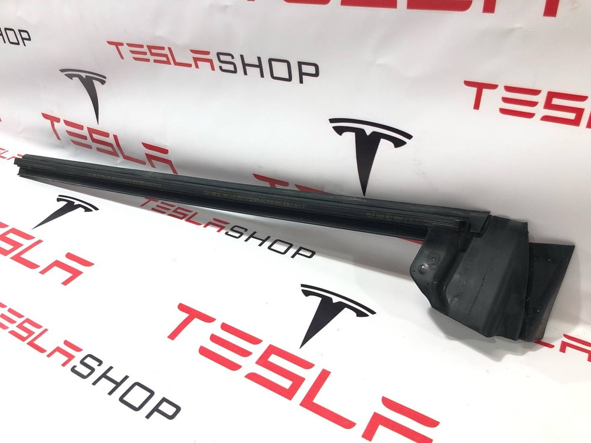 Уплотнитель к Tesla Model 3 2022
