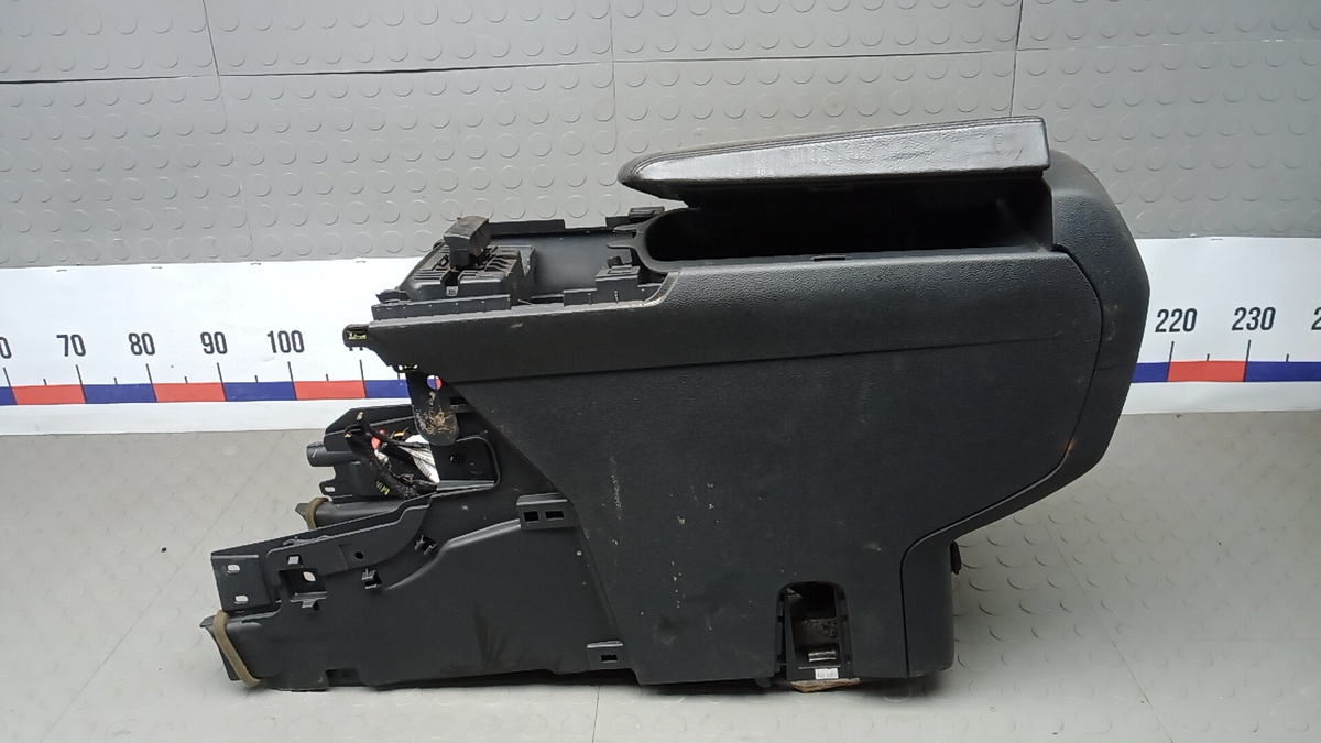 Подлокотник к Peugeot 3008 2010
