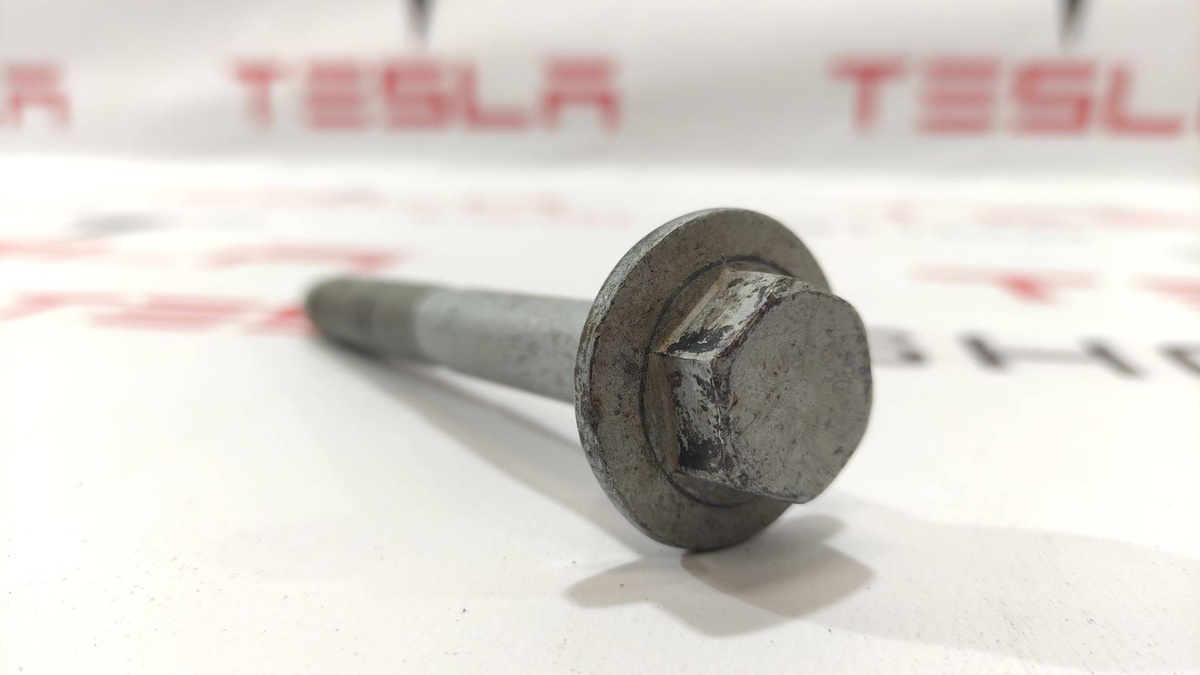 Болт к Tesla Model 3 2022