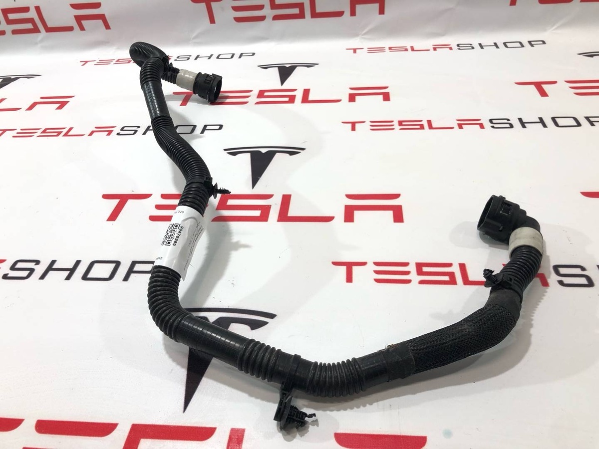 Патрубок радиатора к Tesla Model 3 2022