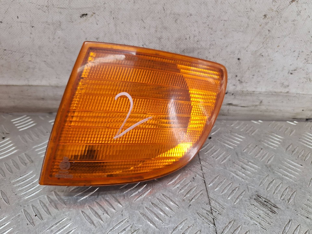 Поворотник левый к Mercedes-Benz Vito 2000