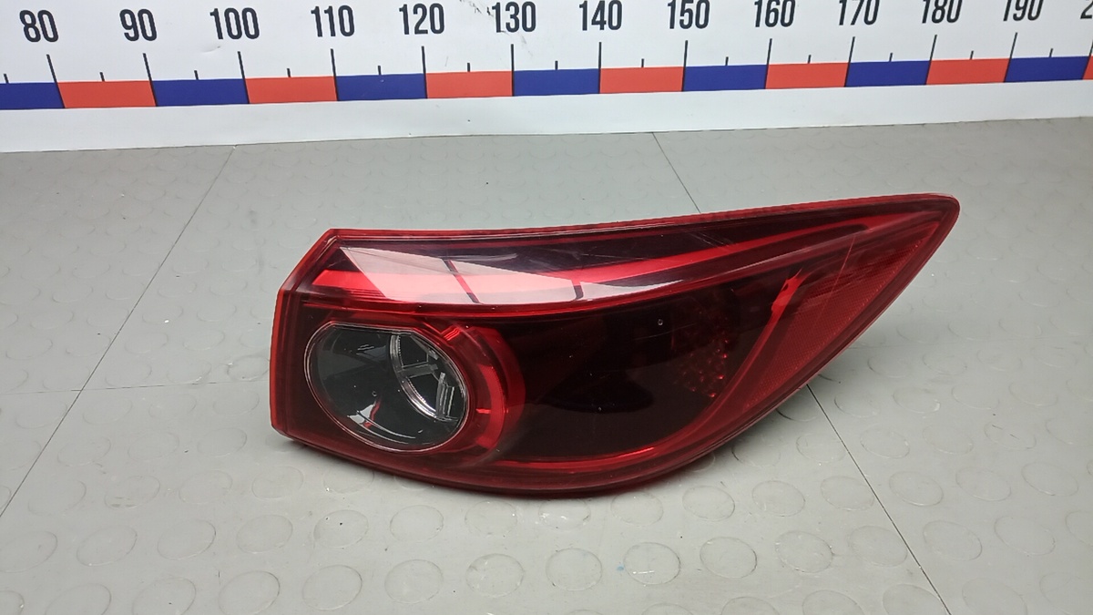 Фонарь задний правый к Mazda 3 2016