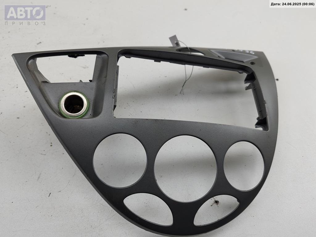 Рамка под магнитолу к Ford Focus 2003