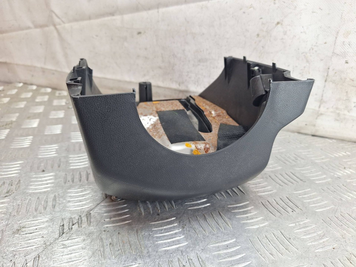 Кожух рулевой колонки к Mazda 5 2008