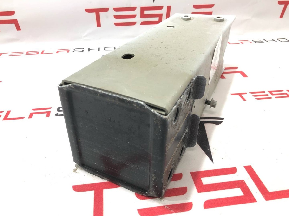 Лонжерон правый к Tesla Model 3 2022