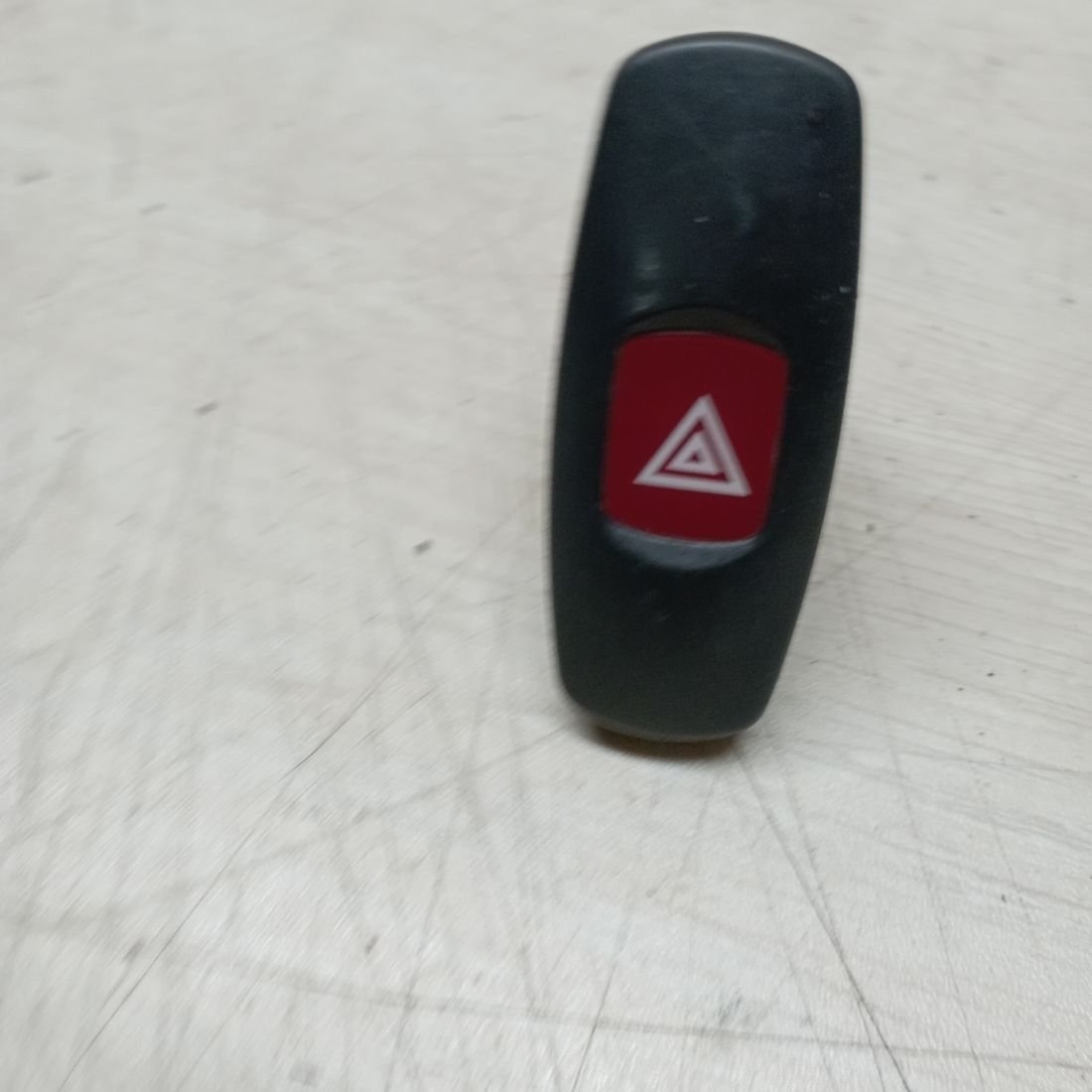 Кнопка аварийной сигнализации к Fiat Brava 1998