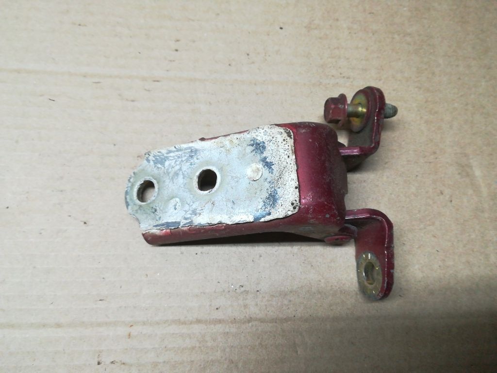 Петля двери к Suzuki Verona 2003