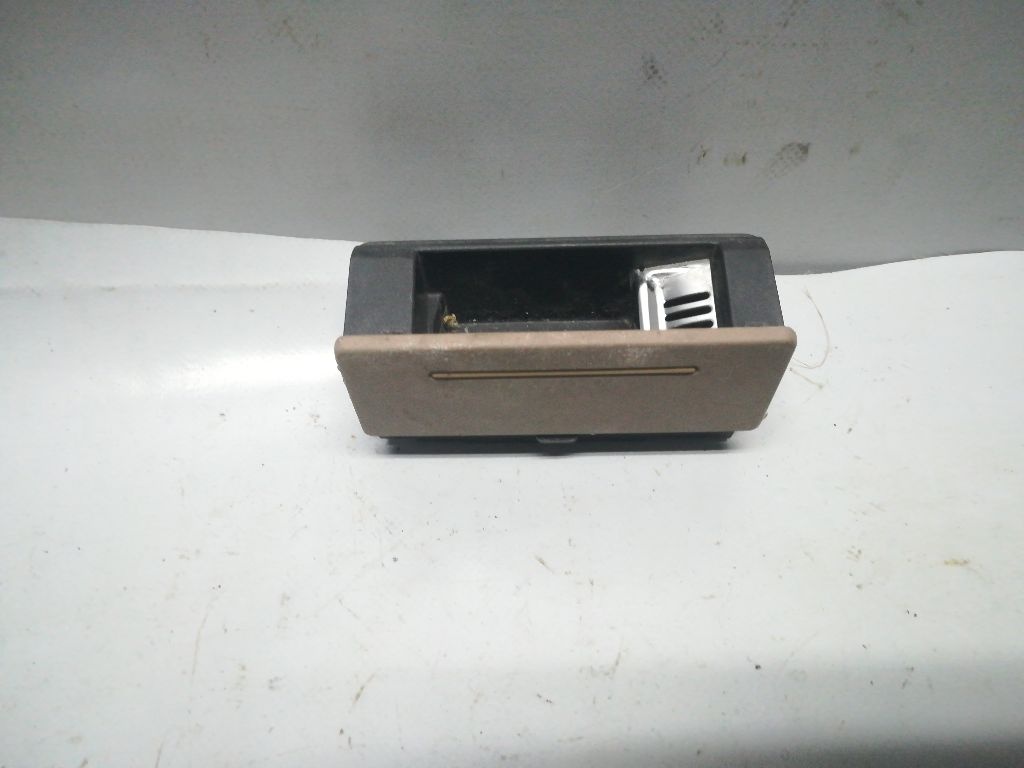 Пепельница к Audi A6 2003