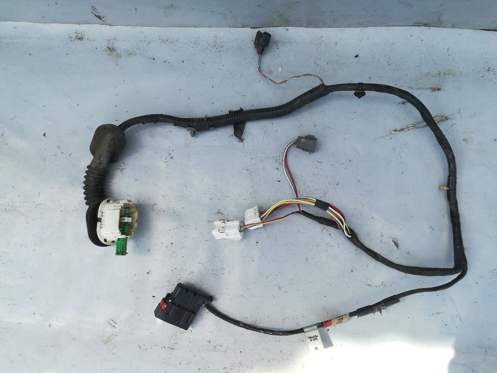 Проводка двери к Ford Escape 2004