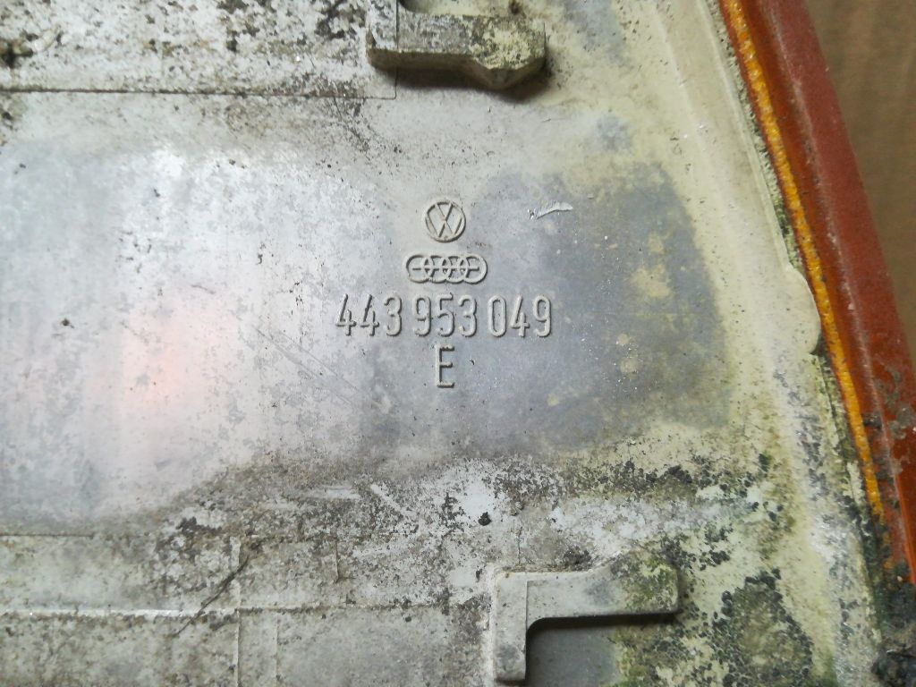 Поворотник левый к Audi 100 1990