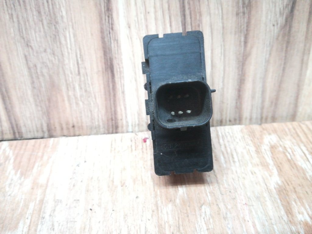 Кнопка  к Chrysler Pacifica 2004