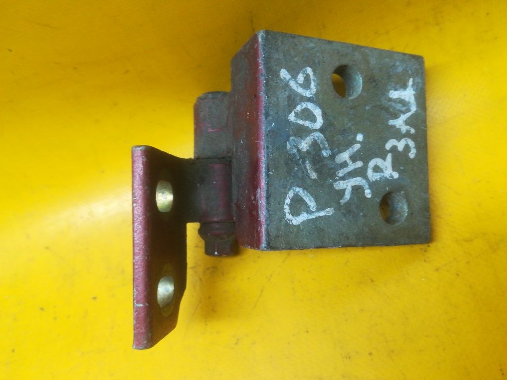 Петля двери к Peugeot 306 1996