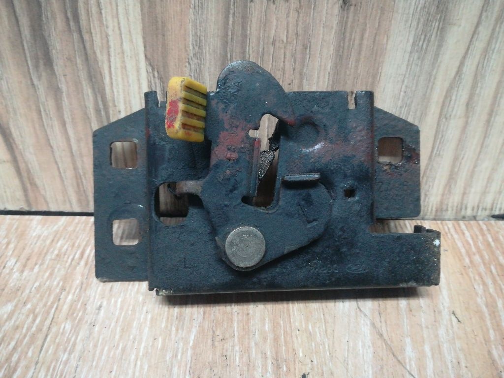 Замок капота к Ford Fiesta 1998