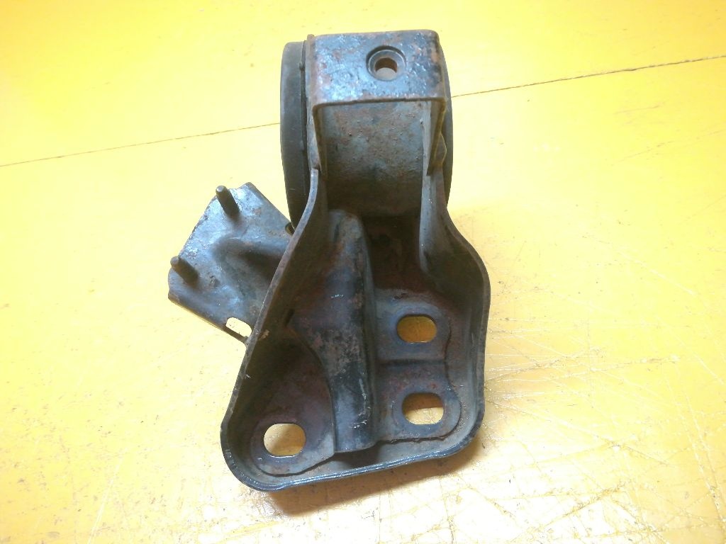 Подушка крепления КПП к Mazda 626 1998