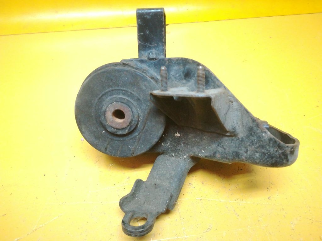 Подушка крепления КПП к Mazda 626 1998
