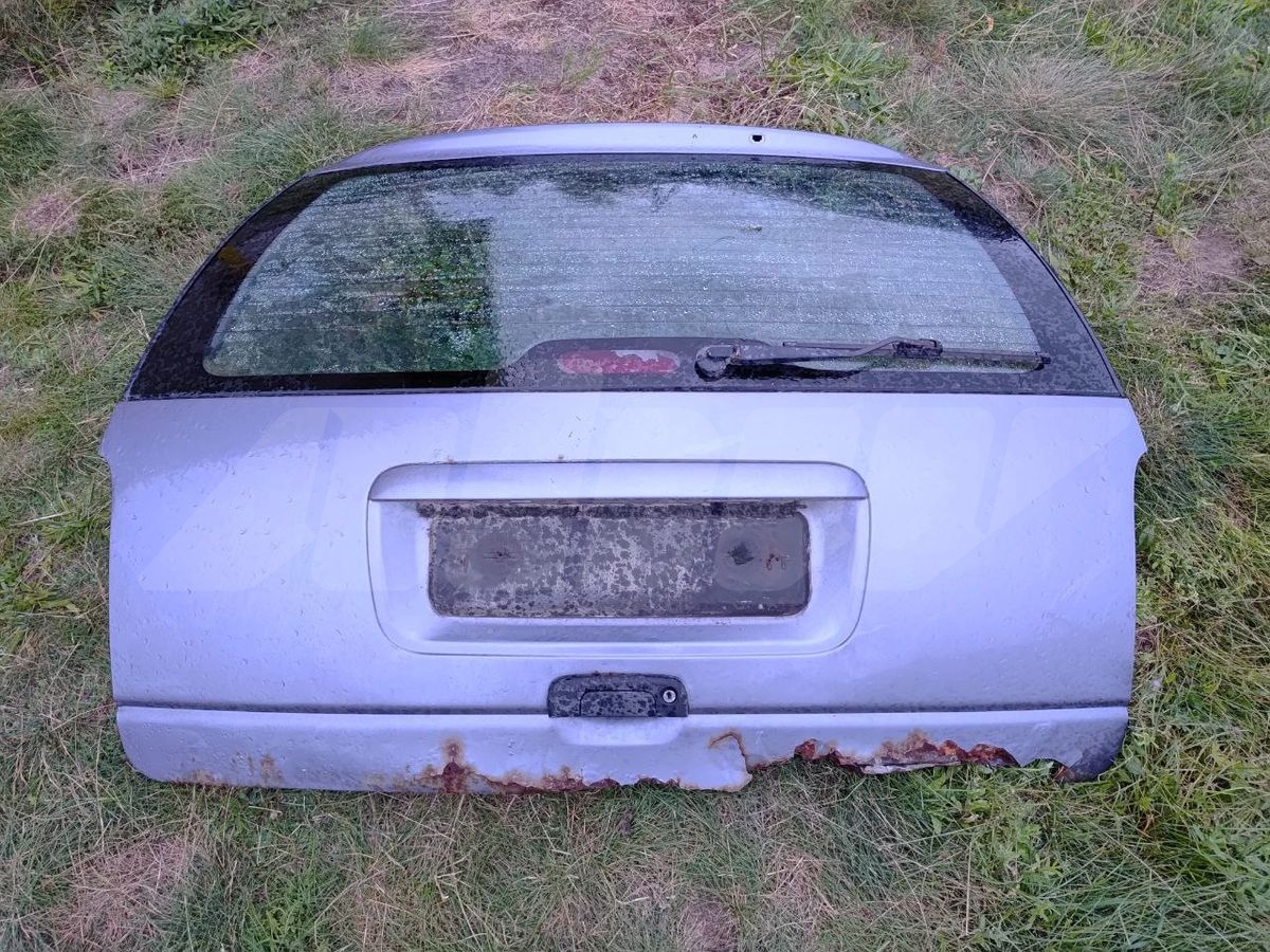 Крышка багажника к Chrysler Voyager 1999