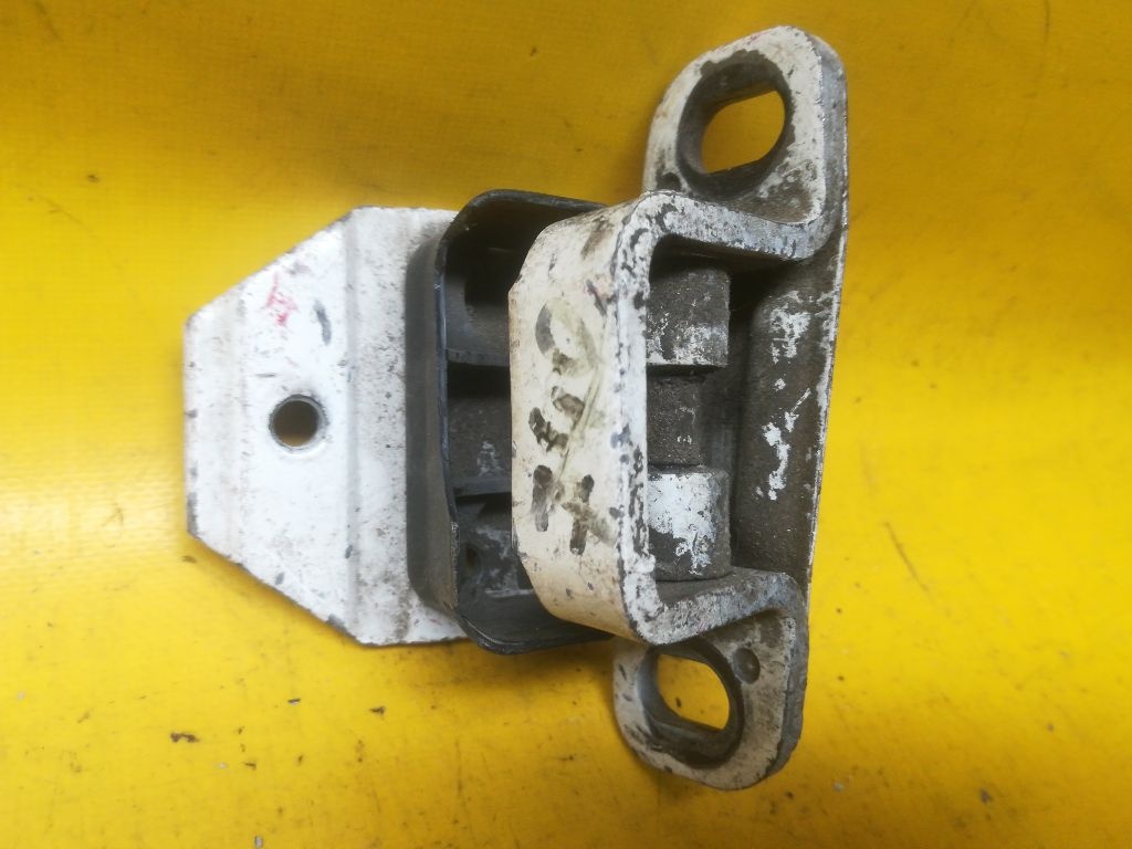 Петля двери к Volvo 740 1990