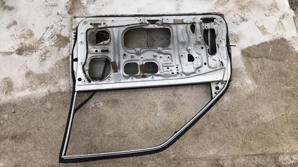 Дверь передняя правая к Toyota Starlet 1989