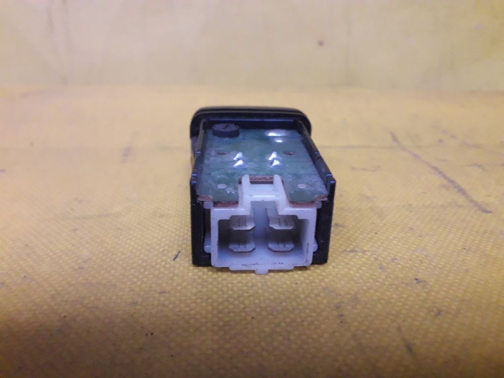 Кнопка противотуманных фар к Mazda 626 1996