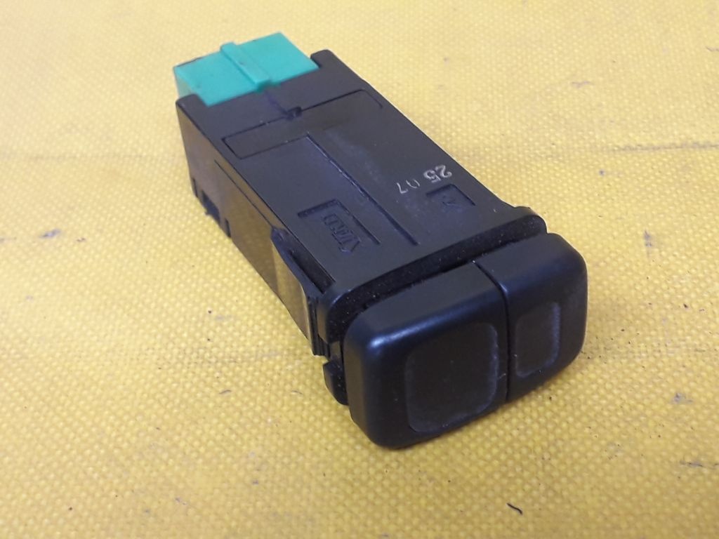 Кнопка (выключатель) к Mazda 626 1996