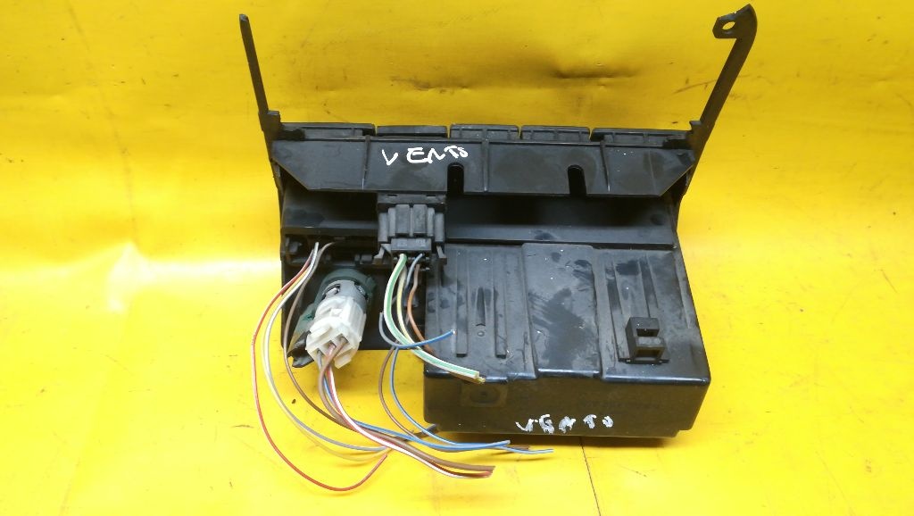 Пепельница к Volkswagen Vento 1996